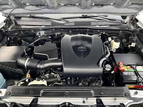 Used 2021 Toyota Tacoma SR AWD/4WD image 11