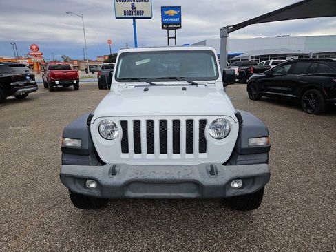 Used 2018 Jeep Wrangler Unlimited Sport AWD/4WD image 3