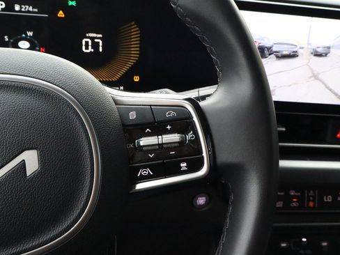 Used 2025 Kia Carnival LXS image 32