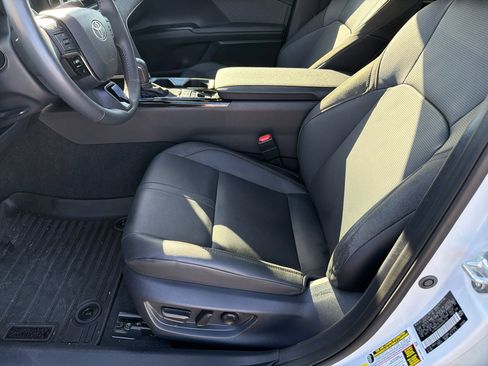 Used 2025 Toyota Camry XLE image 15