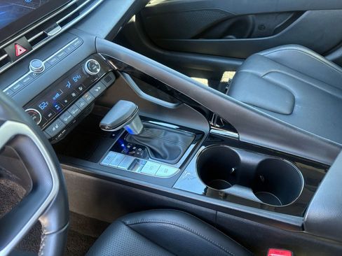 Used 2025 Hyundai Elantra Limited image 43