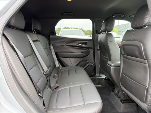 Used 2025 Chevrolet TrailBlazer RS w/ Convenience Package FWD image 16