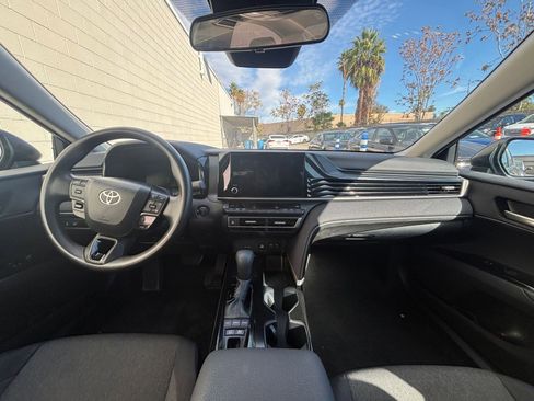 Used 2025 Toyota Camry LE image 33
