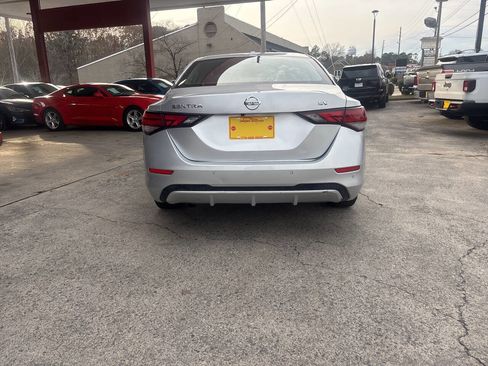 Used 2022 Nissan Sentra SV image 4