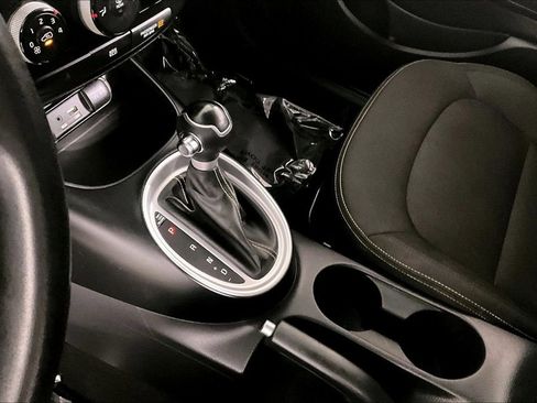 Used 2016 Kia Soul + FWD image 16
