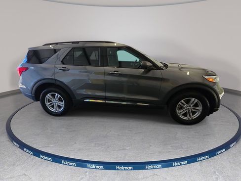 Certified 2023 Ford Explorer XLT image 4
