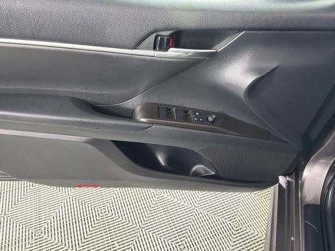 Used 2022 Toyota Camry SE FWD image 11