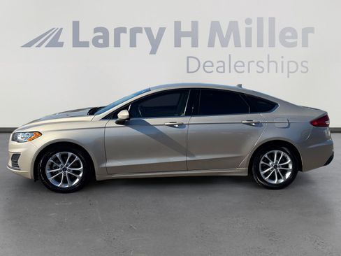 Used 2019 Ford Fusion SE image 2