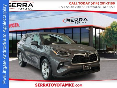Used 2023 Toyota Highlander LE FWD image 1