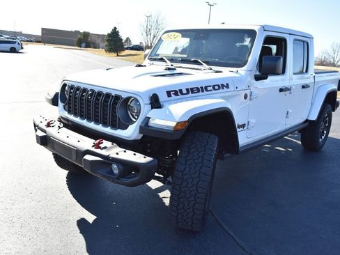 Used 2024 Jeep Gladiator Rubicon image 13