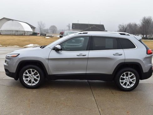 Used 2017 Jeep Cherokee Latitude w/ Comfort & Convenience Group image 6