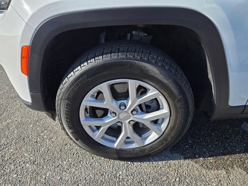 Used 2023 Jeep Grand Cherokee L Limited w/ Trailer Tow Group (B) AWD/4WD image 11