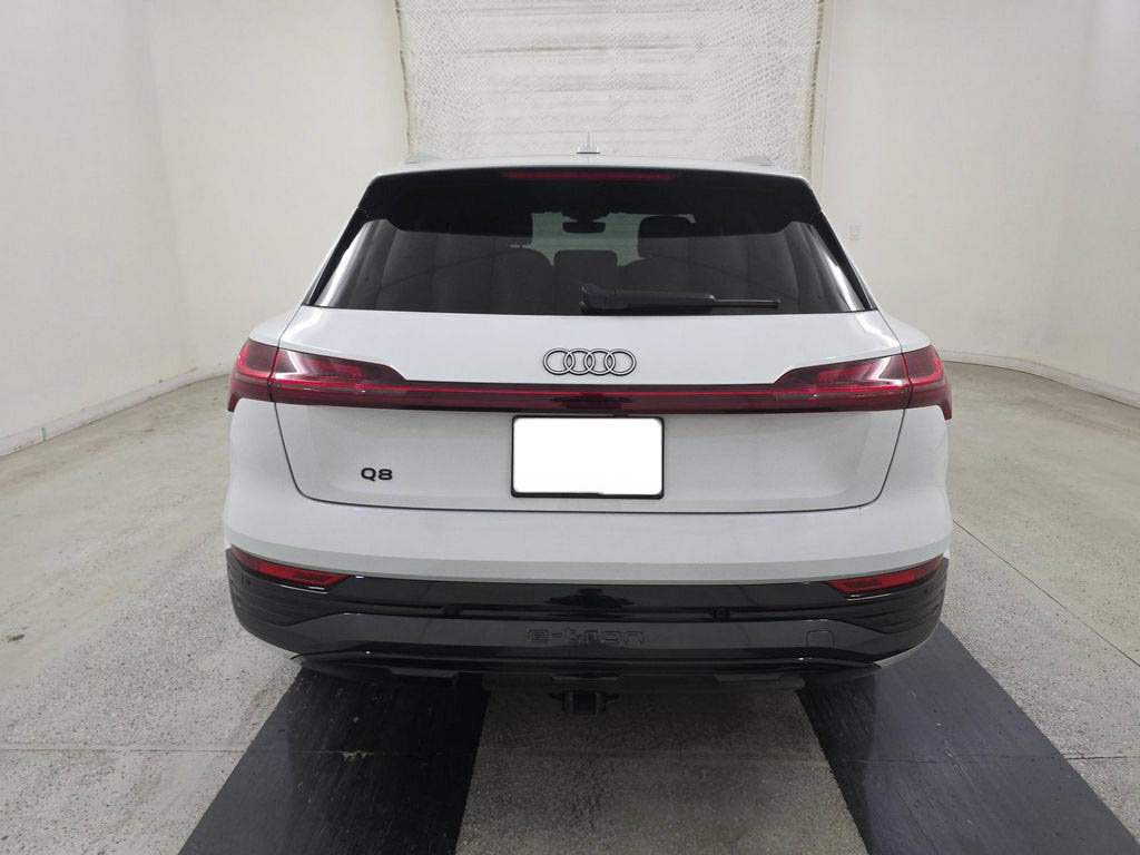 Used 2024 Audi Q8 e-tron Premium Plus w/ Premium Plus Package AWD/4WD image 3