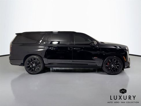 Used 2025 Cadillac Escalade ESV V w/ LPO, ONYX Package image 3