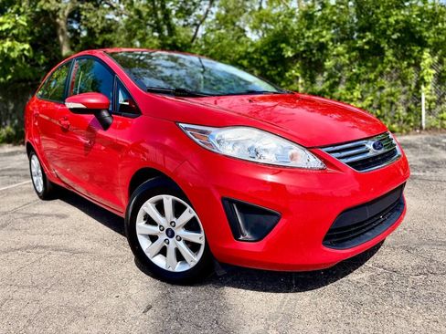 Used 2013 Ford Fiesta SE FWD image 1