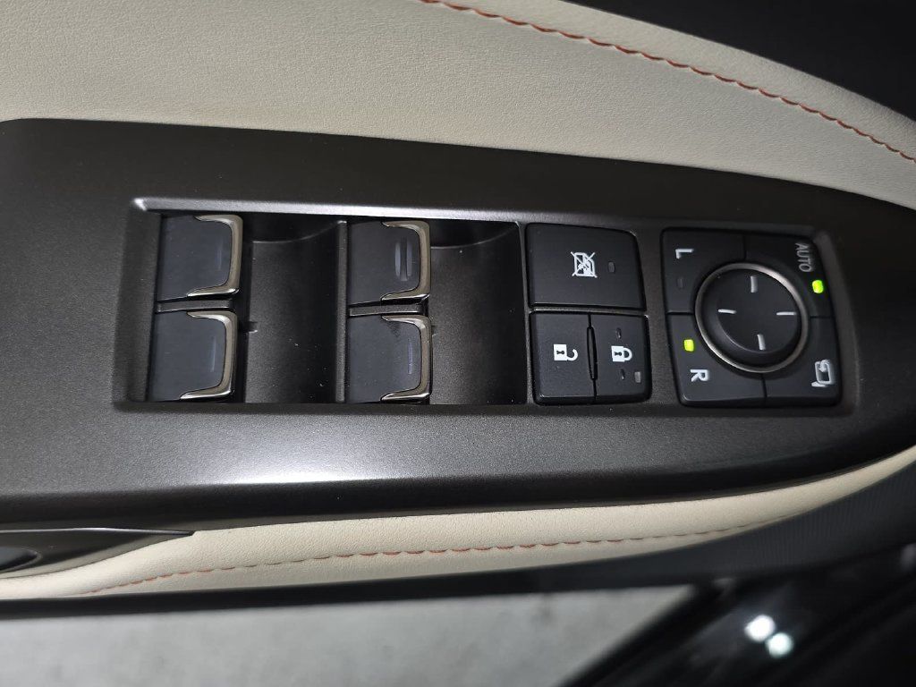 Used 2024 Lexus NX 250 FWD image 23