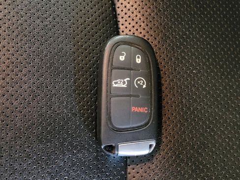 Used 2023 Jeep Cherokee Altitude Lux image 32