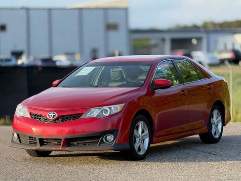 Used 2014 Toyota Camry SE image 6