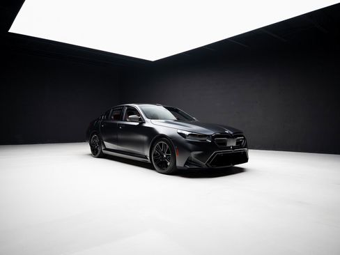 Used 2025 BMW M5 w/ Carbon Package image 89