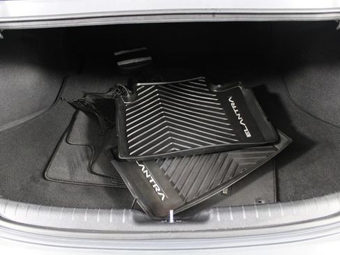 Certified 2024 Hyundai Elantra SEL FWD image 17