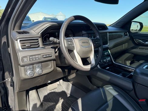 Used 2022 GMC Yukon XL Denali AWD/4WD image 29