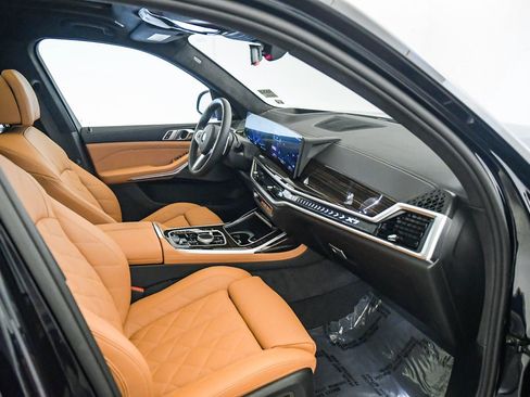 Used 2026 BMW X7 xDrive40i w/ M Sport Package AWD/4WD image 16