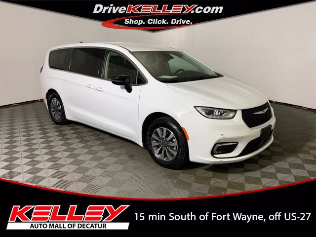 Used 2024 Chrysler Pacifica Limited FWD image 1