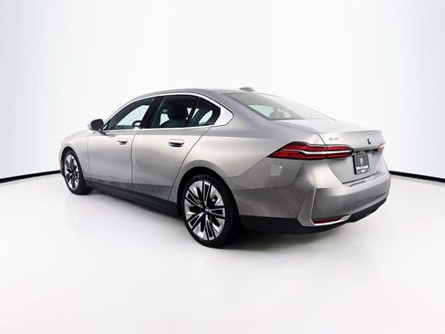 Used 2024 BMW 530i xDrive w/ Premium Package AWD/4WD image 5