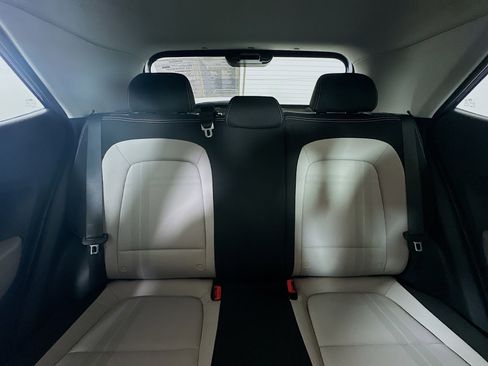 Used 2022 Hyundai Venue SEL image 29