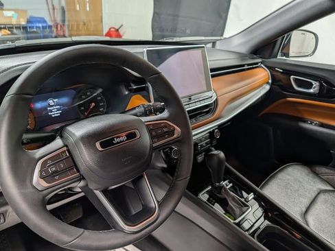 Used 2024 Jeep Compass Limited image 17