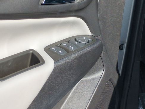 Used 2023 Chevrolet Equinox LS w/ LS Convenience Package FWD image 11