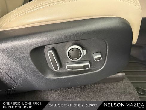 Used 2018 Land Rover Range Rover Velar R-Dynamic HSE AWD/4WD image 49