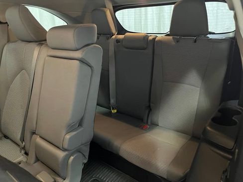Used 2023 Toyota Highlander LE AWD/4WD image 12