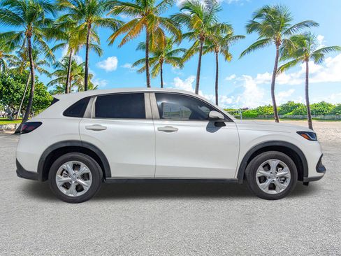 Used 2023 Honda HR-V LX image 3