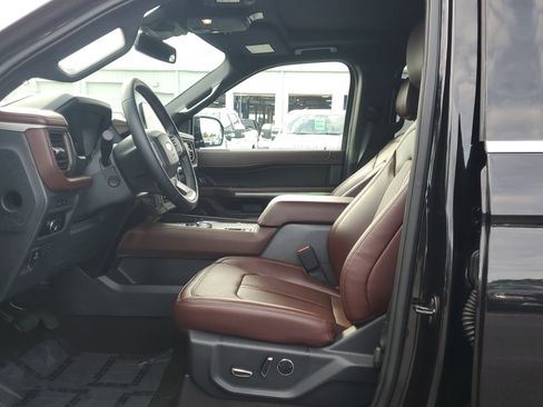 Used 2024 Ford Expedition Limited image 22