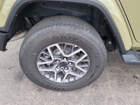 Used 2026 Jeep Wrangler Unlimited Sahara AWD/4WD image 7