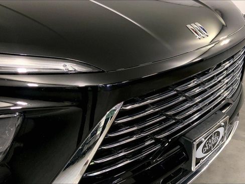 Used 2025 Buick Enclave Preferred AWD/4WD image 28