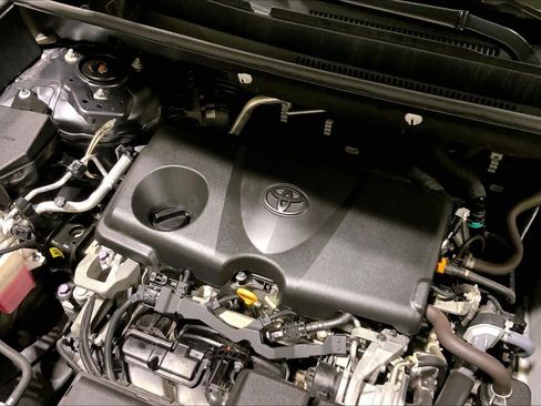 Used 2021 Toyota RAV4 XLE AWD/4WD image 33