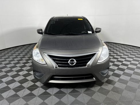 Used 2016 Nissan Versa SV FWD image 2