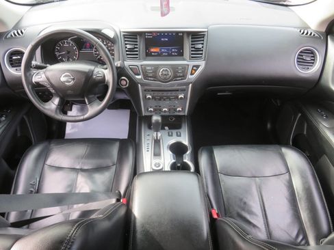 Used 2017 Nissan Pathfinder SL image 12