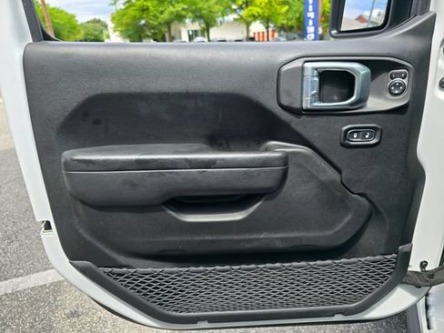 Used 2023 Jeep Wrangler Unlimited w/ Cold Weather Group AWD/4WD image 7