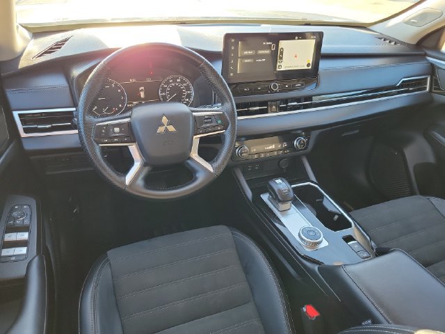 Used 2025 Mitsubishi Outlander SE FWD image 13