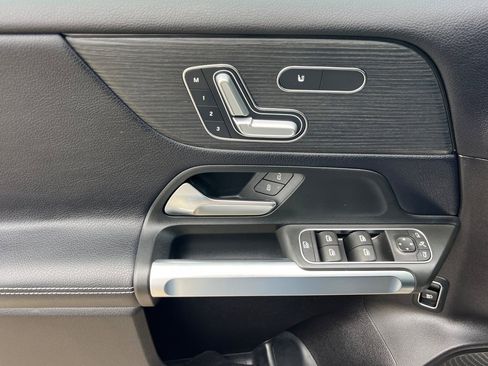 Used 2020 Mercedes-Benz GLB 250 4MATIC image 12