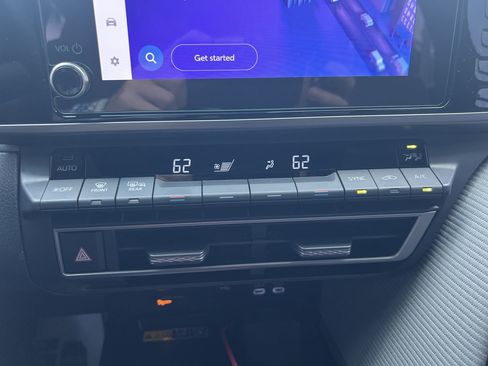 Used 2025 Toyota Camry SE w/ Convenience Package FWD image 29