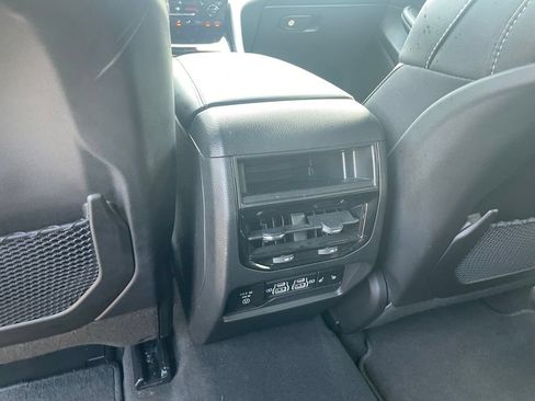 Used 2024 Jeep Grand Cherokee Limited AWD/4WD image 25