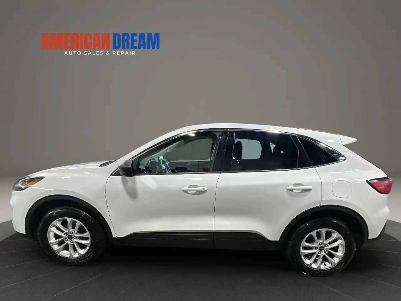 Used 2022 Ford Escape SE w/ Cold Weather Package AWD/4WD image 2