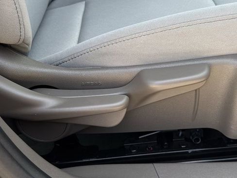 Used 2023 Chevrolet Malibu LS FWD image 28