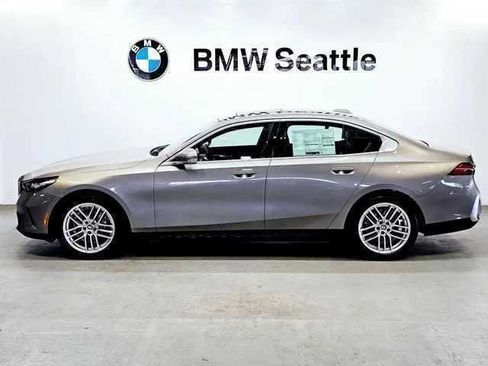 Used 2025 BMW 540i xDrive w/ Premium Package AWD/4WD image 3