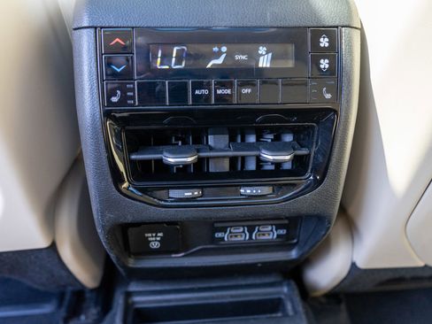 Used 2021 Jeep Grand Cherokee L Limited AWD/4WD image 32