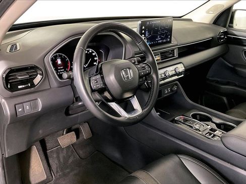 Used 2025 Honda Pilot Touring image 14